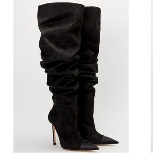 NIB Good American The Weekender Stiletto Tall Suede Boot With Satin Toe Black